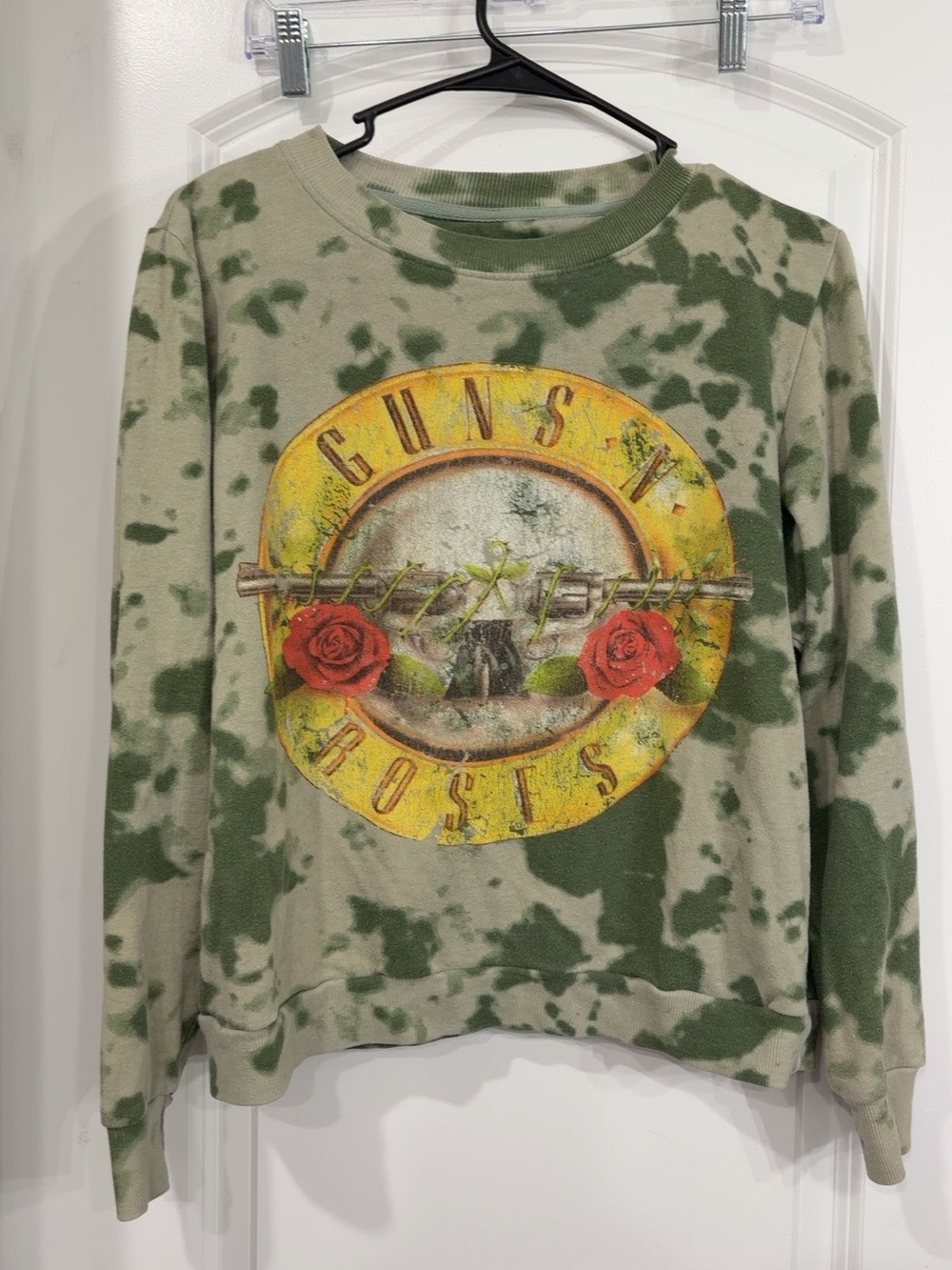Guns N' Roses women’s Green Tie-Dye Logo Sweatshirt